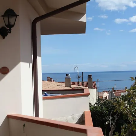 Casa Delle Rose Terrazza Vista Mare Panoramica E Relax A Cala Gonnone, Wifi, Ac